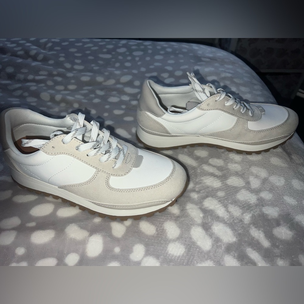 universal thread womens sneakers